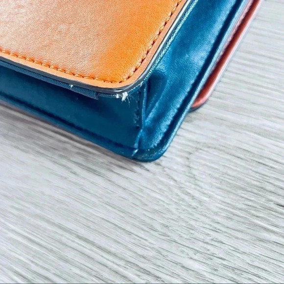 GUESS CROSSBODY BLUE &  TAN BROWN TAB BAG - Picture 7 of 15